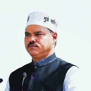 Delhi law Minister quits after 4-day lock-up order