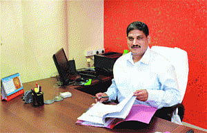 Meena defies AAP Govt, takes charge as ACB chief