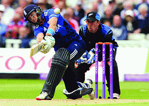 Root, Buttler tons lift England to 408