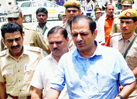RMl Awadh varsity nails Tomar's lies