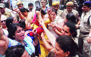 BJP Mahila Morcha pounds pavement in protest