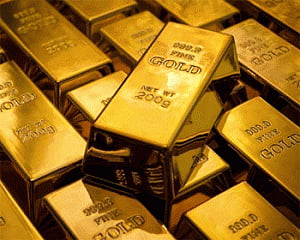 Gold, silver prices dip on low demand, weak global trend