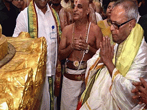 President offers prayers at temple in Nalgonda