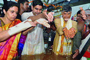 Opp blames CM for Godavari stampede