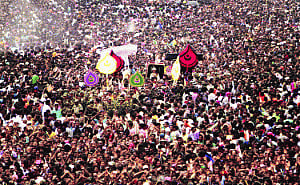 15l take part in Jagannath Rath Yatra, 2 dead in stampede