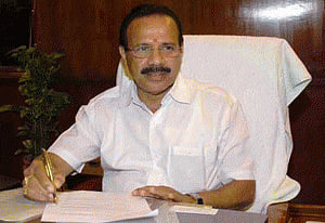 Cong stalling Parliament as it has no issue: Sadananda Gowda