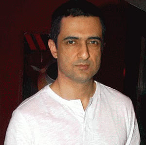 'Chauranga' has no competition with 'Wazir': Sanjay Suri