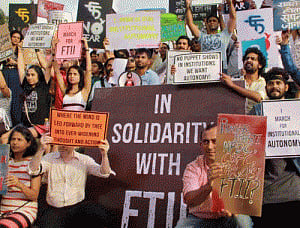 Amid protests Chauhan takes charge at FTII, BP Singh to headacademic council