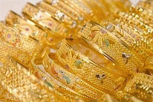Gold regains sheen as buying goes up
