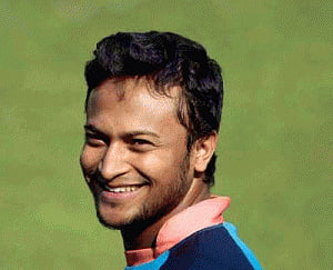 Shakib returns to training after time with family