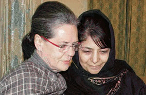 Sonia meets Mehbooba to mourn Mufti's demise