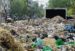 Garbage crisis in Delhi: AAP, BJP in blame game