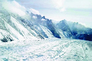 10 soldiers feared buried in Siachen avalanche