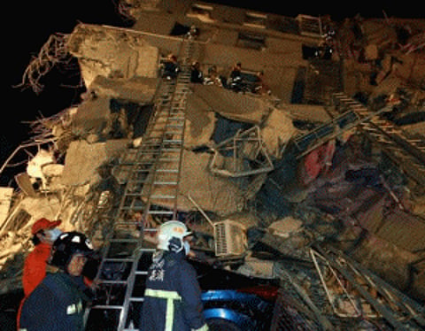 7 dead, hundreds rescued and injured as quake rattles Taiwan