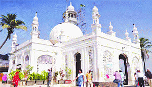 Maha bats for women's rights in Haji Ali shrine