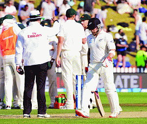 Voges' 239 puts Aus on top