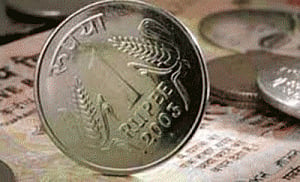 Rupee drops 15 paise against dollar in early trade