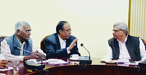 CPM to adopt tactical ties with Cong in Bengal