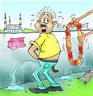 Peeing in public would get you 'garland' in Hyderabad!
