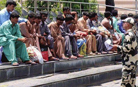 Pakistan arrests 88 Indian fishermen