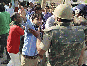 Muzaffarnagar riots panel blames officials, silent on Akhilesh