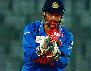 Dhoni wins toss, invites Bangladesh to bat in Asia Cup final