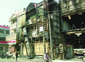 Migrants, small traders, kiosk owners' lives come full circle
