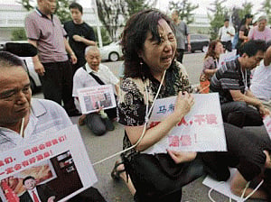 Chinese MH370 relatives file suit in Beijing
