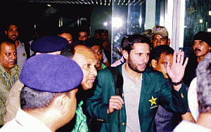 Pak team arrives in tight cordon of security