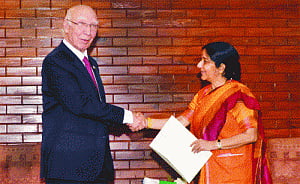 Sushma-Sartaj Pathankot talks break India-Pak ice