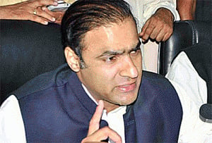 Pak cricket team plagued by 'groupism, politics': minister