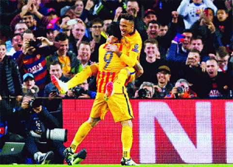 Suarez sparks Barca revival