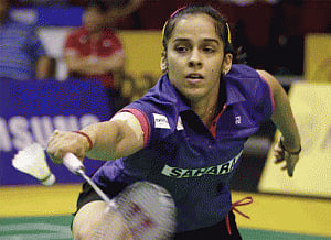 Saina enters Malaysia Open semis; Sindhu knocked out