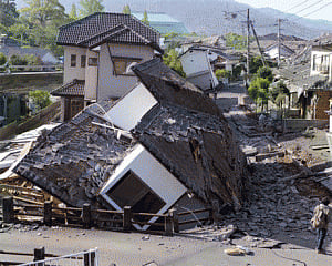 Twin quakes kills at least 29 in south Japan; many trapped