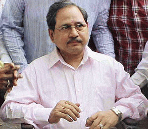 Pandey takes over as in-charge Gujarat DGP
