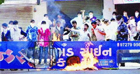 Patels' quota rally turns violent, curfew clamped