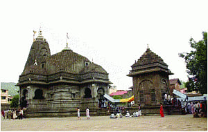 Women activists finally enter Trimbakeshwar temple