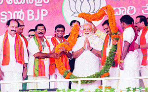 PM slams Cong-left adjustment politics in Kerala