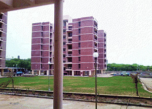 7 JNU buildings violate norms, face storm