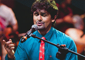 Sonu Nigam goes unrecognised as old street musician