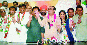 AAP bags 5, Cong revives in civic polls