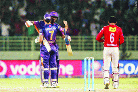 Dhoni powers Pune to thrilling win