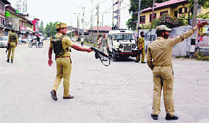 3 cops martyred in Srinagar by Hizbul terrorists