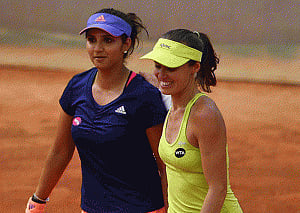Sania-Martina enter French Open second round