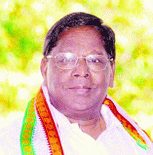 Narayanasamy meets DMK chief, gets 'letter of support'