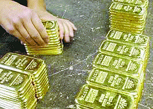 4 Afghans among 8 held for smuggling Rs3.5 cr gold