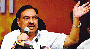 Khadse's fate hangs in balance as Maha CM submits report to Shah