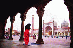 Catch glimpse of Ramzan through nightwalk