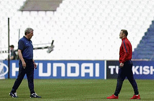 Rooney, Hodgson urge England fans to avoid trouble
