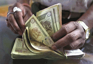 Rupee pares initial losses,still down 29 paise vs USD on Rexit